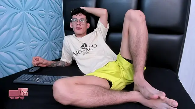 LittleMax23 online show from October 2025 12:58:01 PM