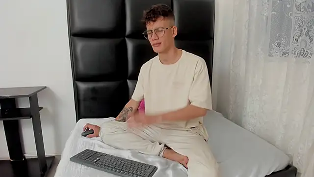 LittleMax23 online show from October 2025 01:12:02 PM