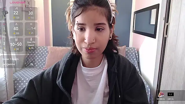 Snapshot of VenusMist chatting on October 2025 02:49:01 PM VenusMist online show from October 2025 02:49:01 PM