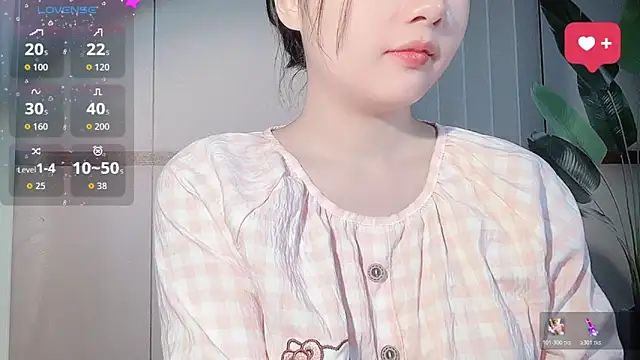 LINNIE05 online show from November 2025 08:39:02 AM