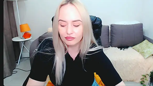 LiluMoon   online show from April 2026 03:54:01 PM