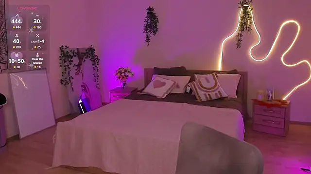 Lisa Blossom online show from July 2026 06:47:02 AM