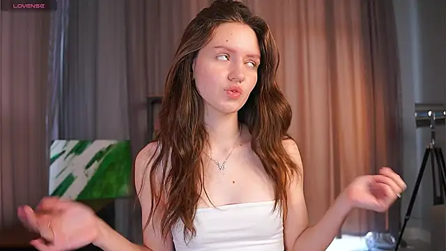 Snapshot of DeanneBlose chatting on September 2025 04:25:02 AM DeanneBlose online show from September 2025 04:25:02 AM