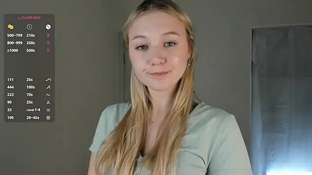 Snapshot of ArianeAumich chatting on September 2025 01:56:01 PM ArianeAumich online show from September 2025 01:56:01 PM