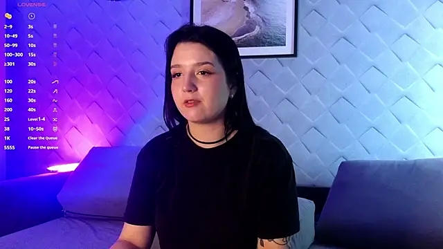 CrimsonBella online show from November 2025 07:02:02 PM