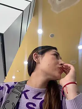 Isa Villamarin online show from October 2025 03:01:02 PM