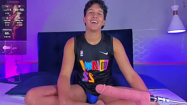 Snapshot of Leo_Savage_ chatting on September 2025 04:17:02 AM Leo Savage online show from September 2025 04:17:02 AM