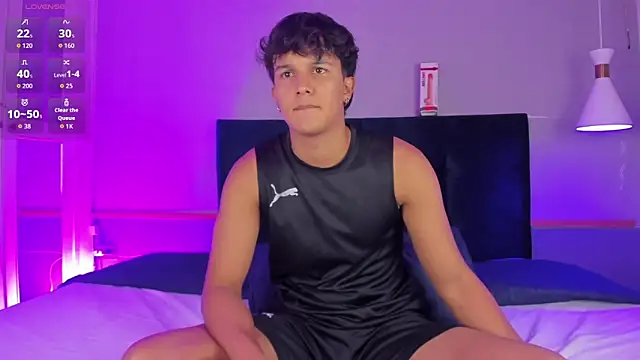 Snapshot of Leo_Savage_ chatting on October 2025 04:09:02 AM Leo Savage online show from October 2025 04:09:02 AM