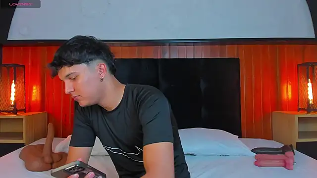 Leo Savage  online show from April 2026 03:46:01 AM