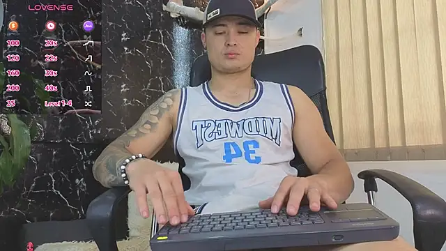 Snapshot of Alexander_ferre chatting on May 2026 12:34:02 PM Alexander ferre online show from May 2026 12:34:02 PM