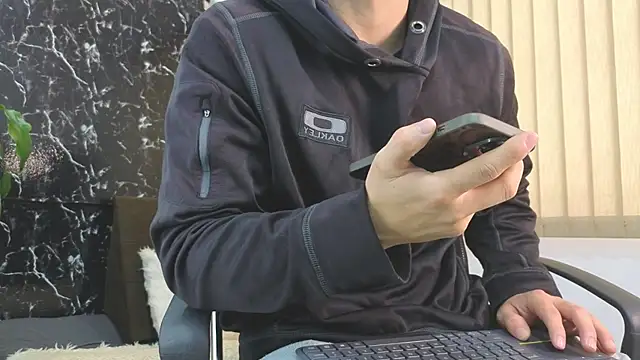 Snapshot of Alexander_ferre chatting on May 2026 12:35:02 PM Alexander ferre online show from May 2026 12:35:02 PM
