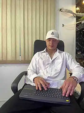 Snapshot of Alexander_ferre chatting on May 2026 12:34:01 PM Alexander ferre online show from May 2026 12:34:01 PM