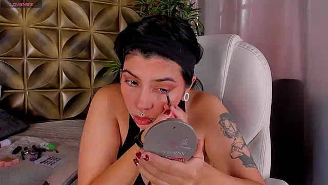 emily-santoss online show from October 2025 02:13:01 PM