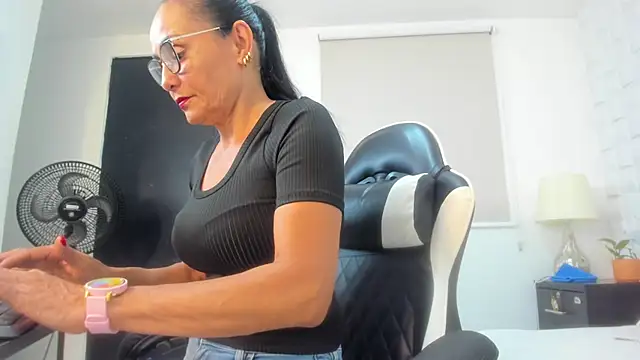 yulitza1025 online show from March 2026 12:20:01 PM