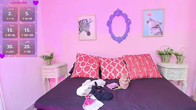 Nahomi Rivera online show from September 2025 01:04:01 PM