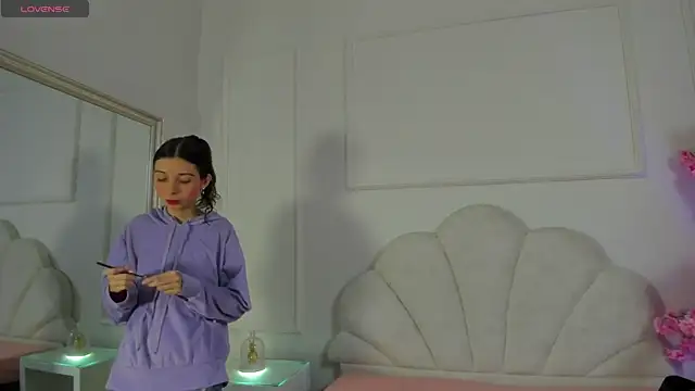 Snapshot of Cloedurant chatting on October 2025 07:46:02 PM Cloedurant online show from October 2025 07:46:02 PM