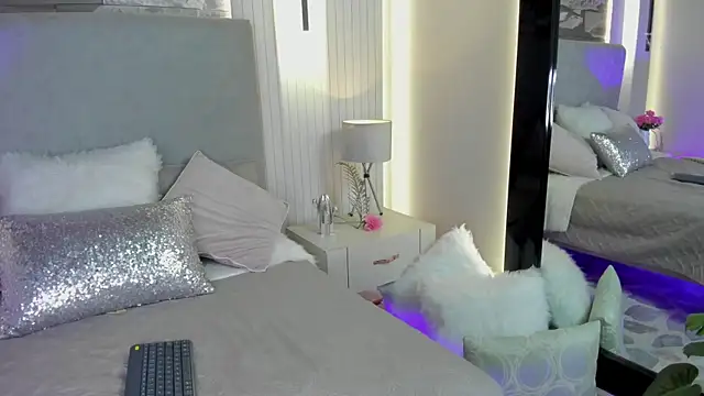 HannahCollyns online show from October 2025 05:19:01 PM