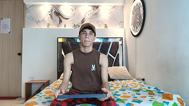 Snapshot of THREE_GUYS_HOT chatting on October 2025 07:34:01 PM THREE GUYS HOT online show from October 2025 07:34:01 PM