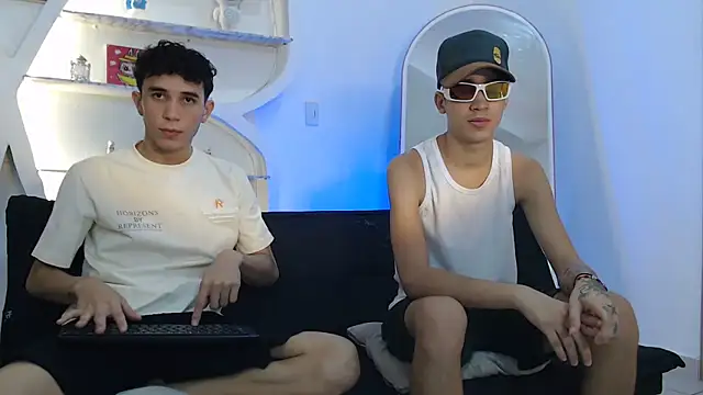 Snapshot of THREE_GUYS_HOT chatting on October 2025 07:31:02 PM THREE GUYS HOT online show from October 2025 07:31:02 PM