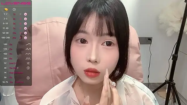 A SR 002 online show from September 2025 04:32:01 PM