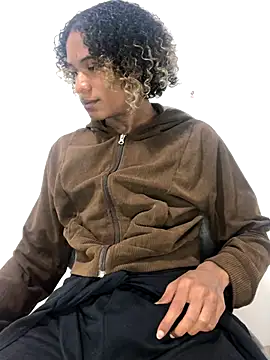 Noah Miller7 online show from September 2025 07:50:02 PM