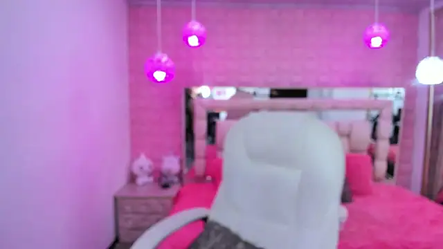 Snapshot of _laaura_ chatting on July 2026 01:04:01 PM laaura online show from July 2026 01:04:01 PM