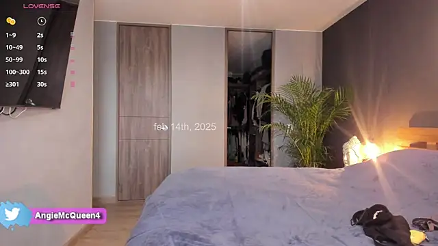 Snapshot of Sarajames chatting on February 2025 08:37:01 PM Sarajames online show from February 2025 08:37:01 PM