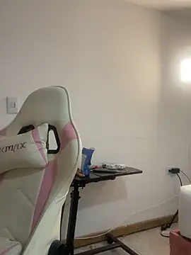 emma hot2006 online show from December 2025 04:01:02 PM