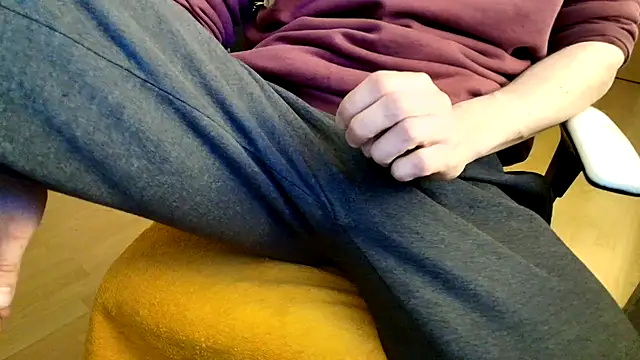 Breezydicksn online show from April 2026 08:36:02 PM