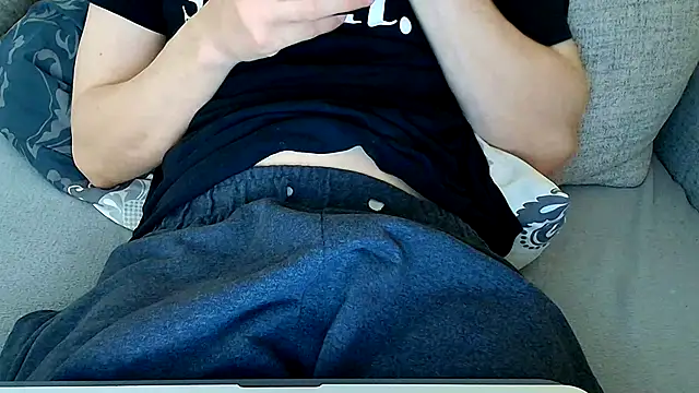 Snapshot of Breezydicksn chatting on May 2026 09:43:01 PM Breezydicksn online show from May 2026 09:43:01 PM