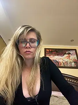 Crystal00Girl online show from October 2025 08:49:01 PM