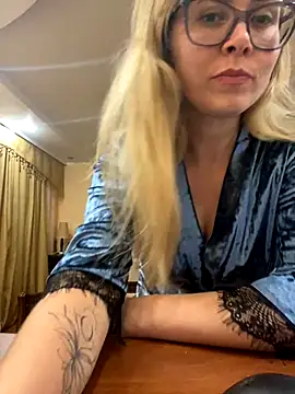 Crystal00Girl online show from October 2025 09:04:01 PM