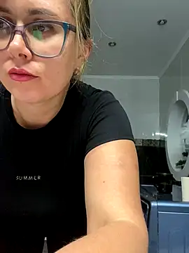 Crystal00Girl online show from October 2025 03:51:01 PM