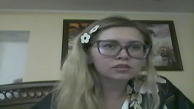 Crystal00Girl online show from November 2025 01:17:02 AM