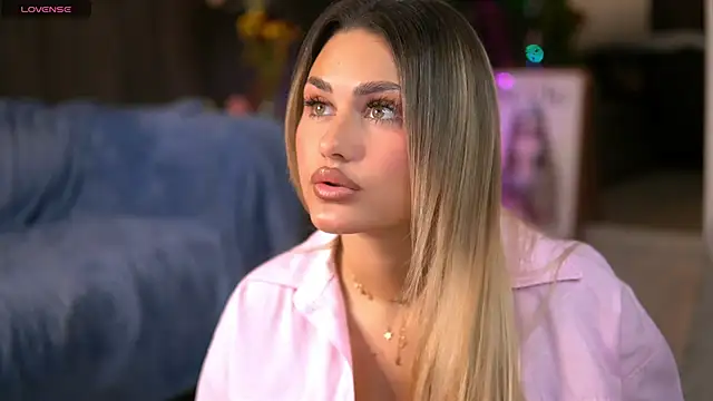 Snapshot of KayaAzur chatting on November 2025 05:30:02 AM KayaAzur online show from November 2025 05:30:02 AM