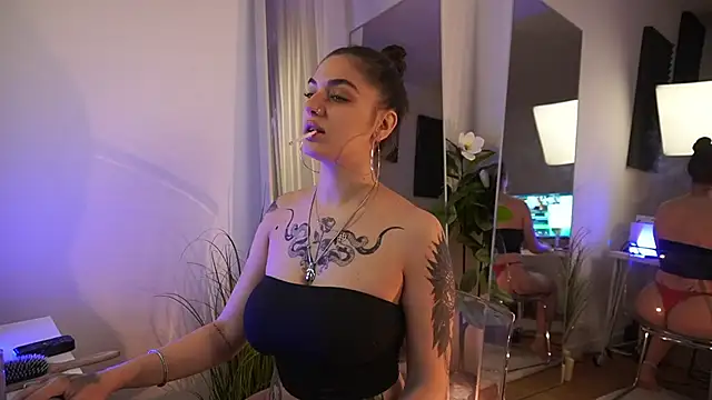 jeniffer foxx online show from October 2025 03:47:01 AM