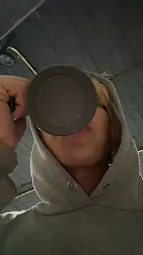 OliIverr22 online show from November 2025 12:06:02 PM