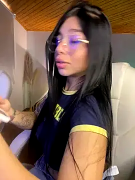 Snapshot of Maddy_Piink chatting on October 2025 08:28:02 PM Maddy Piink online show from October 2025 08:28:02 PM