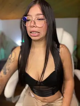 Maddy Piink online show from November 2025 08:24:02 PM