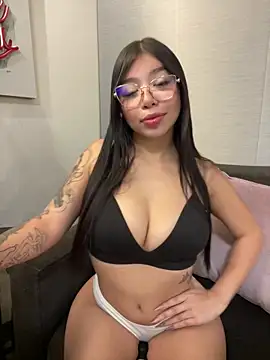 Maddy Piink online show from November 2025 07:57:01 PM