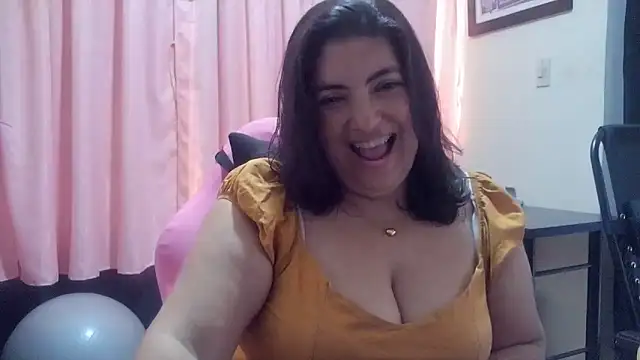lina maria99 online show from June 2026 07:38:02 PM