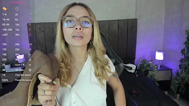 LanaMills  online show from October 2025 05:42:02 AM