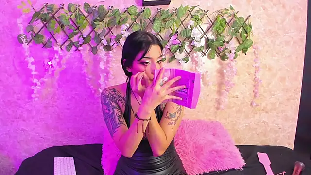 Snapshot of ImEmily444 chatting on October 2025 01:28:01 AM ImEmily444 online show from October 2025 01:28:01 AM