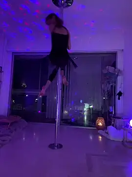 Chris06d22xh online show from April 2026 08:03:01 PM