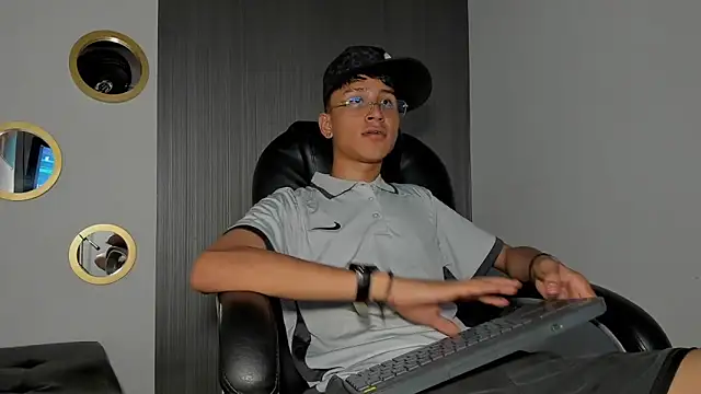 Daddy Darcks online show from October 2025 09:00:02 PM