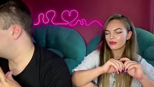 Snapshot of deeplookscouple chatting on September 2025 01:10:01 PM deeplookscouple online show from September 2025 01:10:01 PM