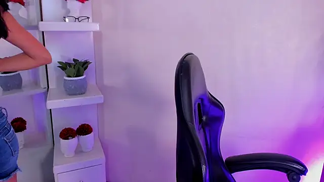 Aria Joness  online show from February 2026 09:19:02 PM