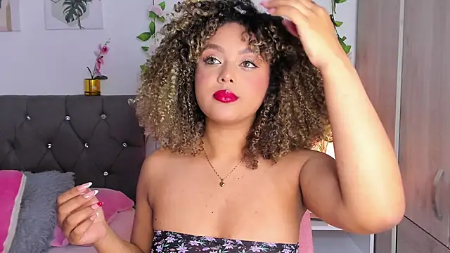 isajonnes18 online show from October 2025 03:09:02 AM