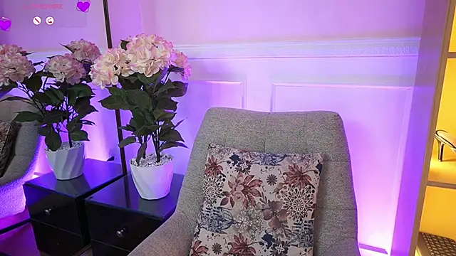 MilaCrave online show from March 2026 12:11:01 PM