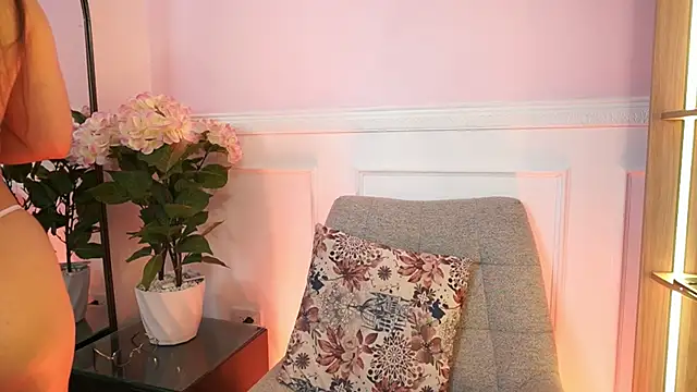 MilaCrave online show from April 2026 11:41:01 AM